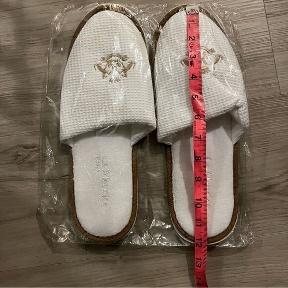 Slippers from Le Meurice Hotel Paris. Mens size M/L. Still in package - Picture 8 of 10